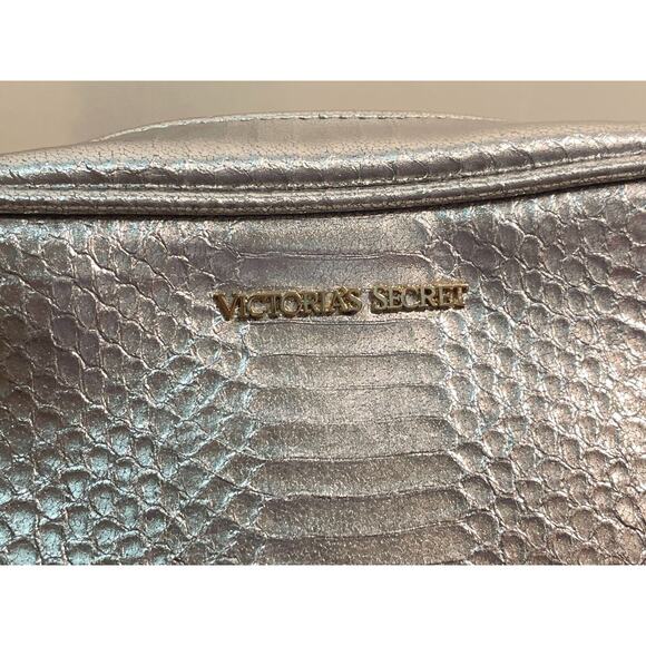 3/$20 Victoria's Secret Faux Snakeskin Crossbody Purse Chain Strap Silver - Picture 3 of 12